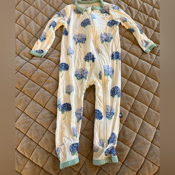 Kyte BABY Cream and Blue Floral Hydrangeas Romper - Picture 1 of 3